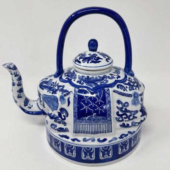 Vintage Elephant Chinoiserie Blue and White Teapot by Bombay - Picture 2 of 10